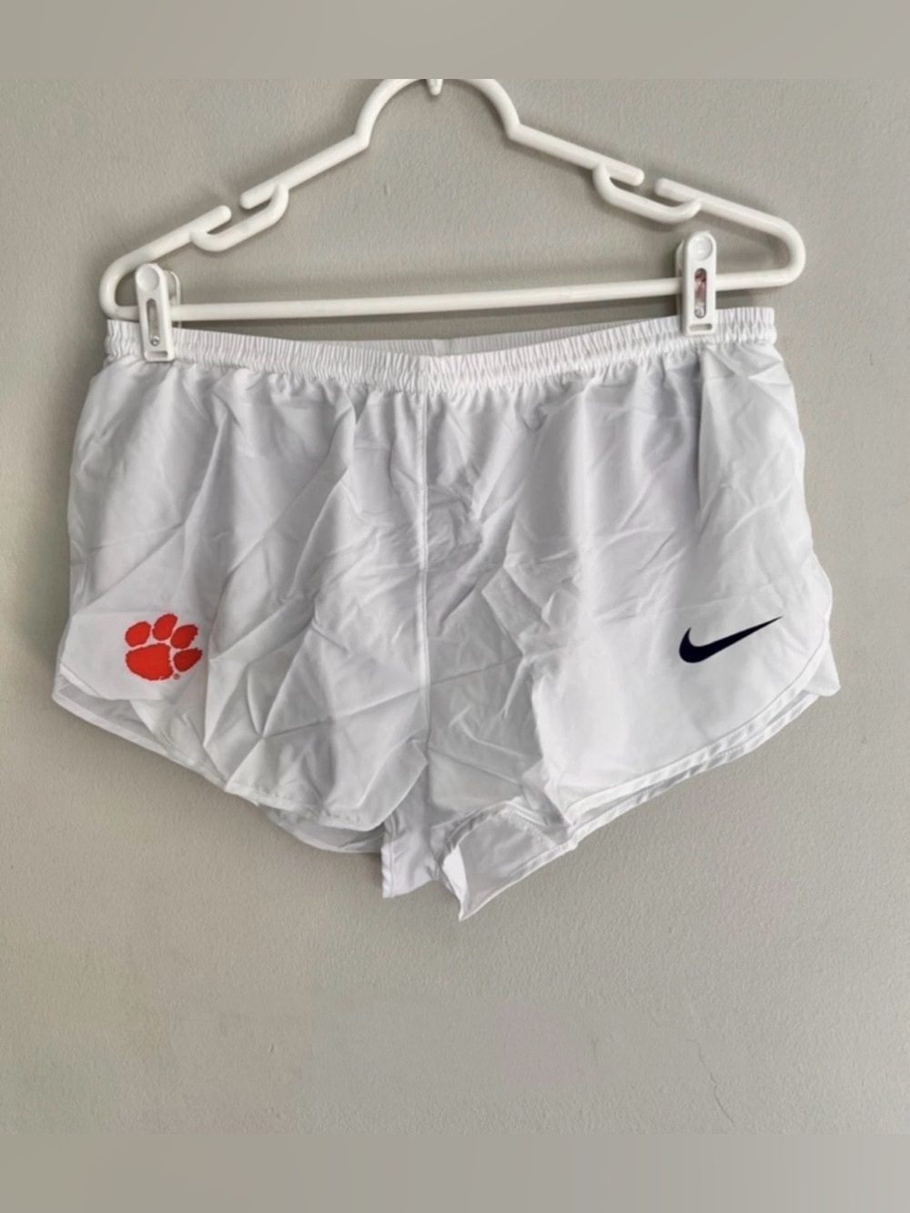 NEW Nike Women’s Clemson Tigers Dri-Fit Athletic Shorts Size Medium.